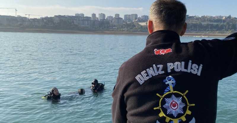 Adana’da deniz bisikletiyle açıldığı Seyhan Baraj Gölü’ne düşen kız çocuğunun cansız bedenine ulaşıldı.
