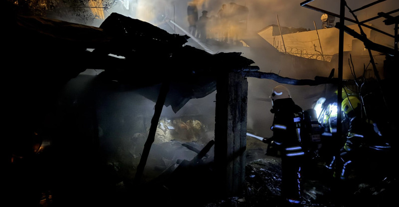 Tarsus’ta odunlukta çıkan yangın söndürüldü