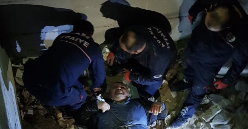 Adana’da inşaattaki kuyuya düşen kişi itfaiye ekiplerince kurtarıldı