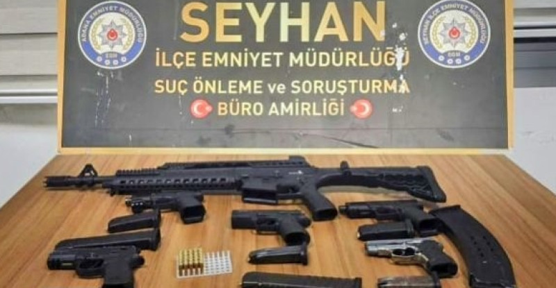 ADANA’DA BİR EVE DÜZENLENEN OPERASYONDA RUHSATSIZ 6 SİLAH BULUNDU