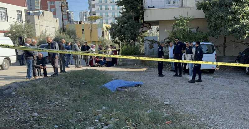 Adana’da ekmek almaya giderken sokakta rahatsızlanan kadın yaşamını yitirdi