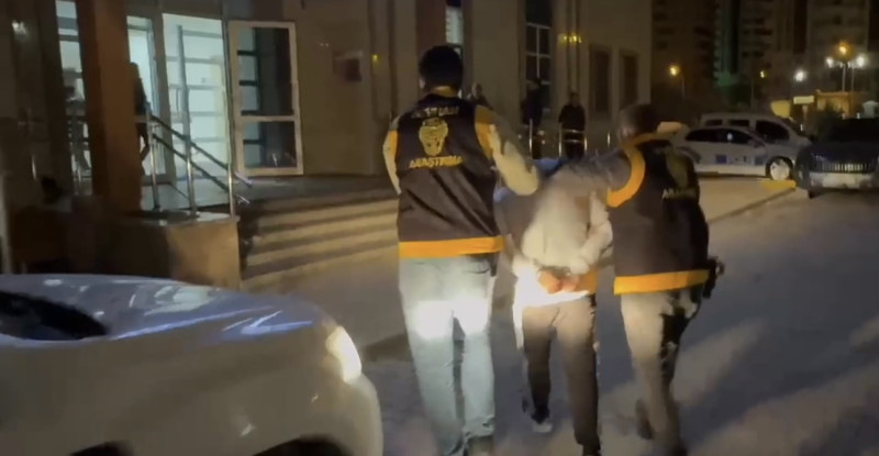 Adana’da “uyuşturucu ticareti” suçundan 17 yıl 2 ay 20 gün kesinleşmiş hapis cezasıyla aranan firari hükümlü yakalandı.