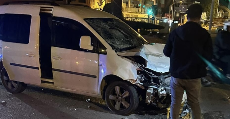 Adana’da kamyonetle çarpışan elektrikli bisikletteki 1 kişi hayatını kaybetti, 2 kişi yaralandı