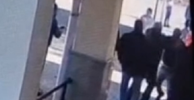 Adana’da okul müdürünün darbedilmesi güvenlik kamerasında