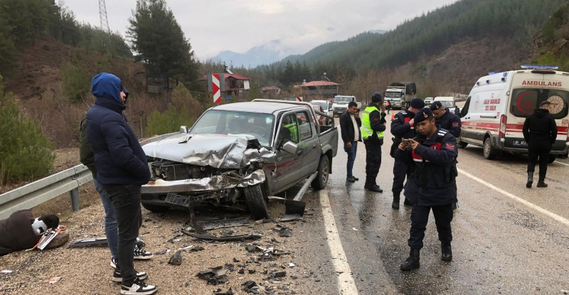 Adana’daki trafik kazasında yaralanan kadının karnındaki 7,5 aylık bebeği öldü