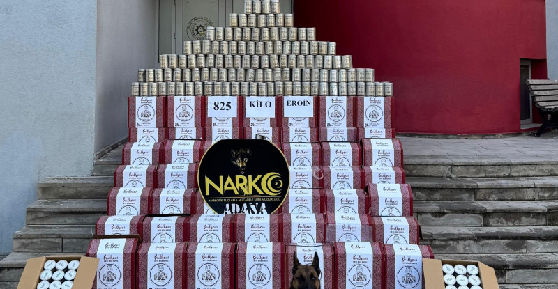 ADANA’DA KAHVE KUTULARINA GİZLENMİŞ 825 KİLOGRAM EROİNLE İLGİLİ 1 KİŞİ TUTUKLANDI