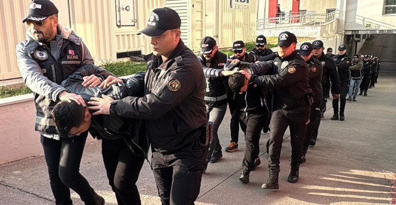 Adana’da ruhsatsız silah ve mühimmat ticareti operasyonunda 15 şüpheli tutuklandı