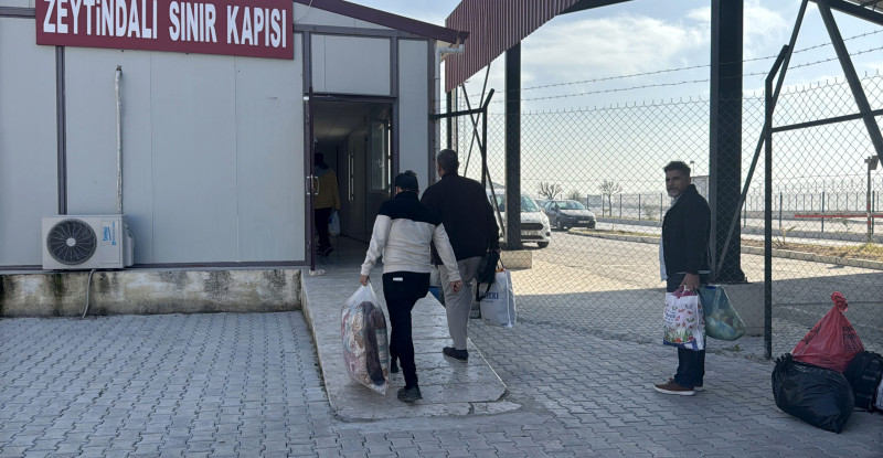 Suriyeliler Zeytindalı Sınır Kapısı’ndan da ülkelerine dönüyor