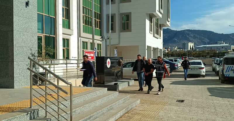 Adana’da bir kişinin yaralandığı silahlı kavgaya ilişkin gözaltına alınan şüpheli tutuklandı