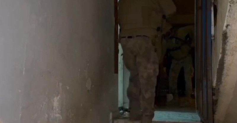 Hatay’da terör örgütleri DEAŞ ve El Kaide’ye yönelik operasyonda yakalanan 4 zanlı tutuklanda