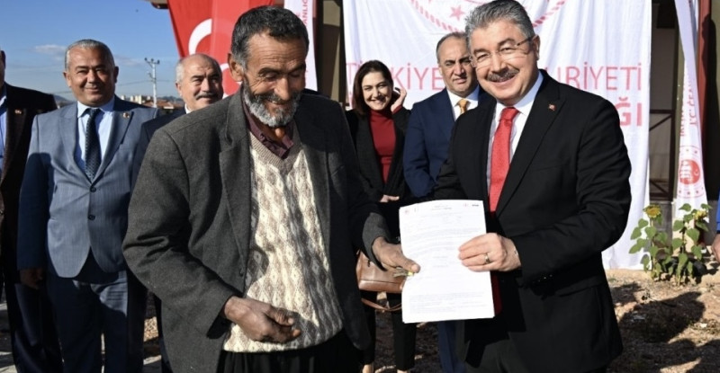 Osmaniye’de yapılan 20 köy evinin anahtarı depremzedelere teslim edildi