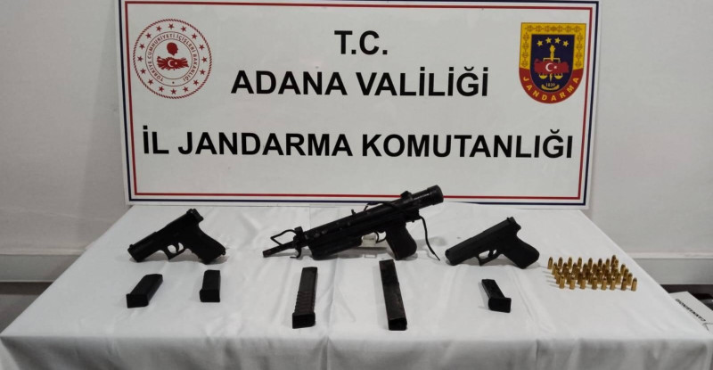 Adana’da bir evde ruhsatsız 3 silah ele geçirildi