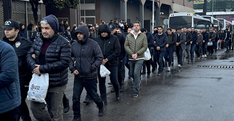 MERSİN GÜMRÜK İDARESİ ÇALIŞANLARINA YÖNELİK DÜZENLENEN “ZİNCİR” OPERASYONUNDA YAKALANAN 114 ŞÜPHELİ ADLİYEYE SEVK EDİLDİ