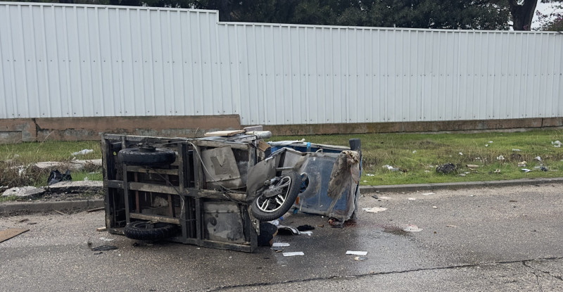 Adana’da otomobille çarpışan elektrikli bisikletteki 3 kişi yaralandı