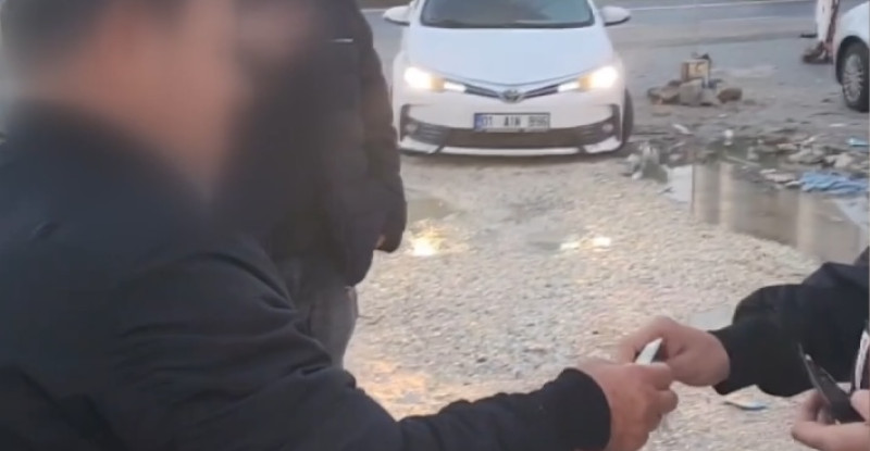 ADANA’DA KORSAN OTOPARKÇILIK YAPAN ZANLI YAKALANDI