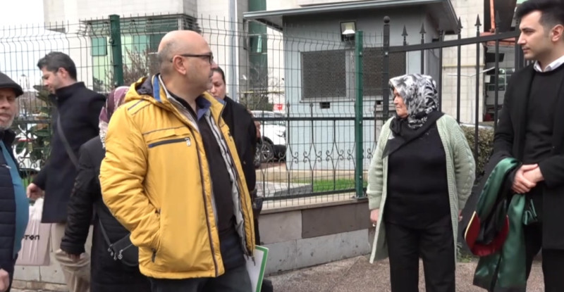 Mersin’de otobüste yaşlı çiftin darbedilmesiyle ilgili çocuk sanığın yargılanmasına devam edildi