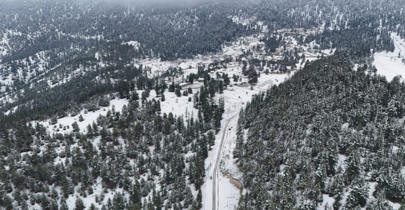 ADANA’NIN POZANTI İLÇESİ KAR YAĞIŞI NEDENİYLE BEYAZA BÜRÜNDÜ