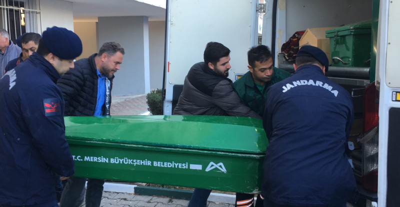 Mersin’de apartmanın 13. katından düştükleri iddia edilen 2 kişi hayatını kaybetti