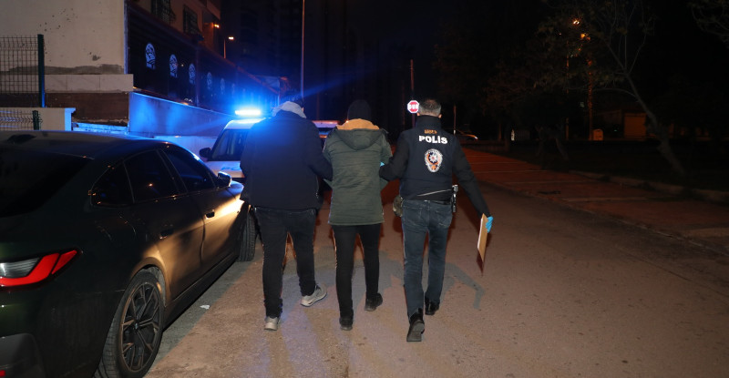 MERSİN’DE İNTERNETTE MÜSTEHCEN GÖRÜNTÜLER YAYAN 7 ZANLI TUTUKLANDI