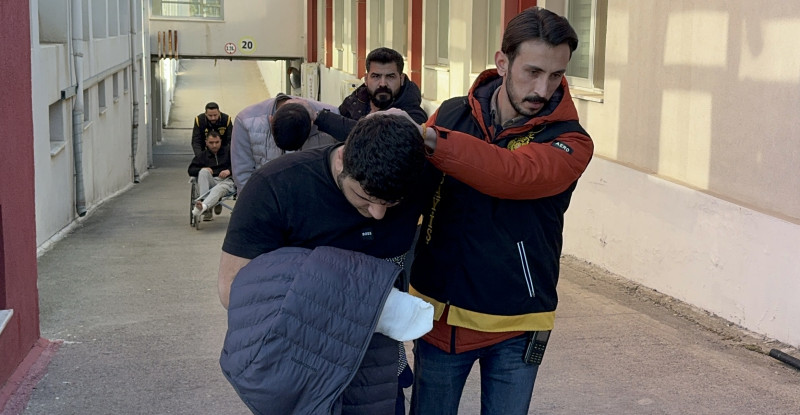 Adana’da bir kişinin kavgada tabancayla öldürülmesiyle ilgili 3 zanlı tutuklandı