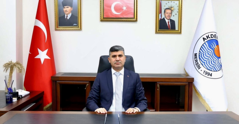 Akdeniz Belediye Başkan Vekili olan Kaymakam Zeyit Şener Başkanlık makamına geçerek göreve başladı