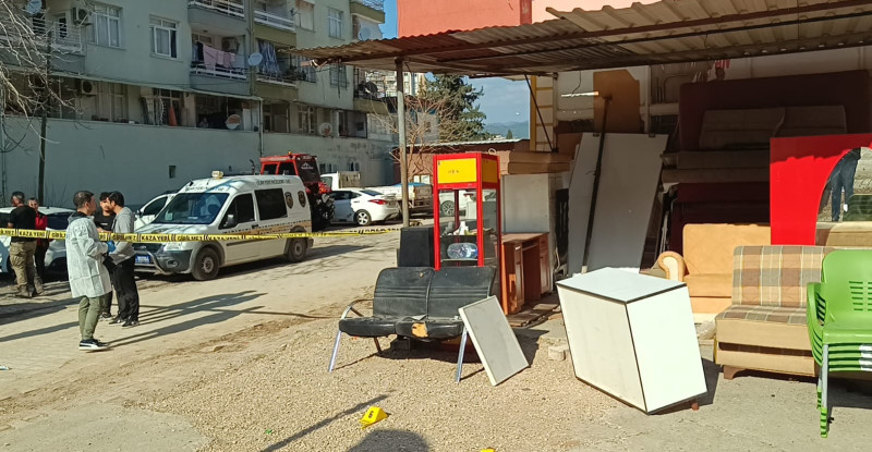 Adana’da iş yerinin kurşunlanmasıyla ilgili 2 şüpheli yakalandı