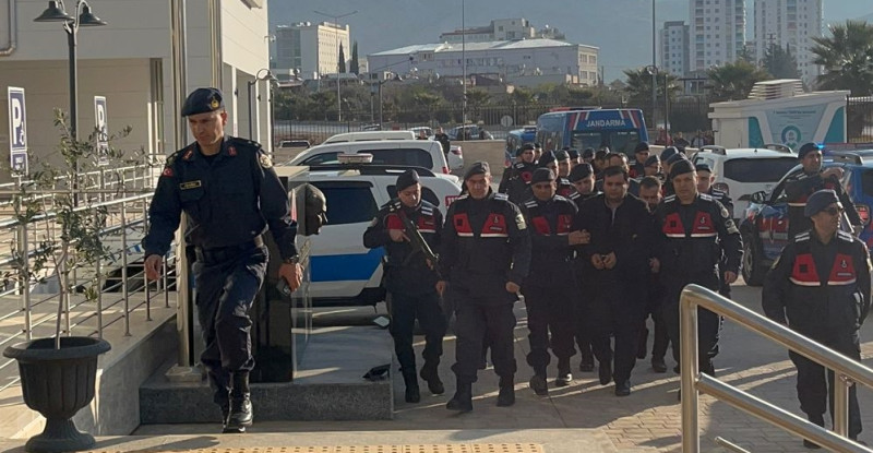 Adana’da 9 yaşındaki çocuğun düğünde ateşlenen maganda kurşunuyla ölmesine ilişkin yakalanan 10 şüpheliden 4’ü tutuklandı
