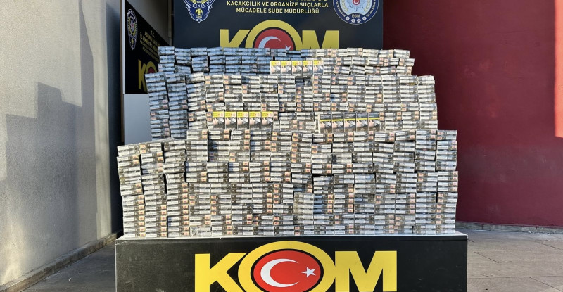 Adana’da bir tırda 5 bin 50 paket kaçak sigara ele geçirildi