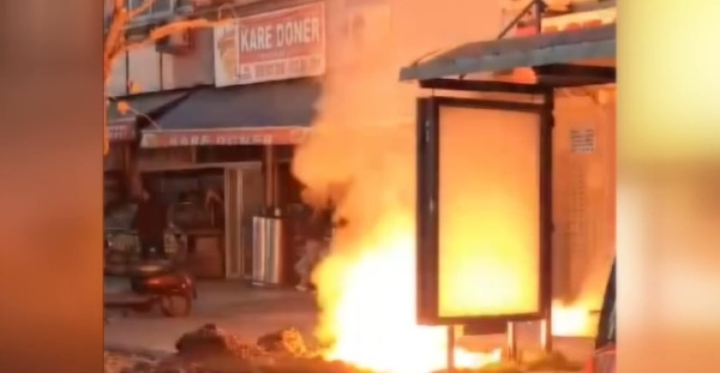 Adana’da ağaç sökümü sırasında elektrik kablolarının kopması sonucu yangın çıktı