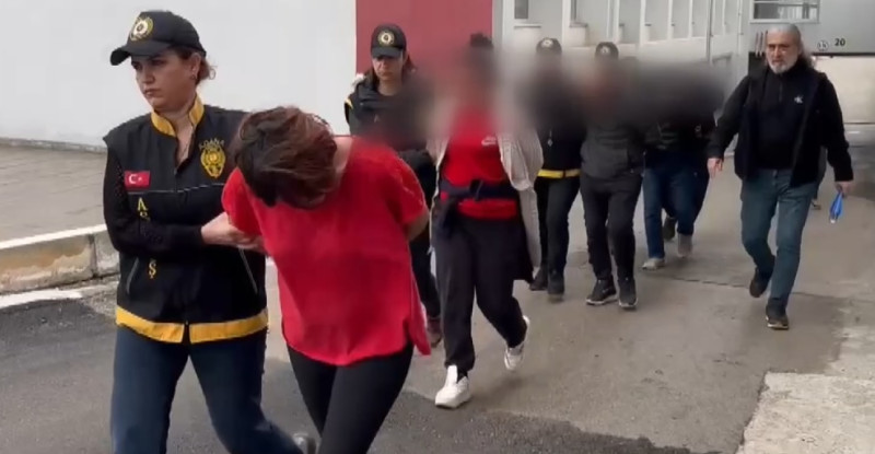 Adana’da bir kadının öldürülmesiyle ilgili gözaltına altına alınan 5 şüpheliden 3’ü tutuklandı