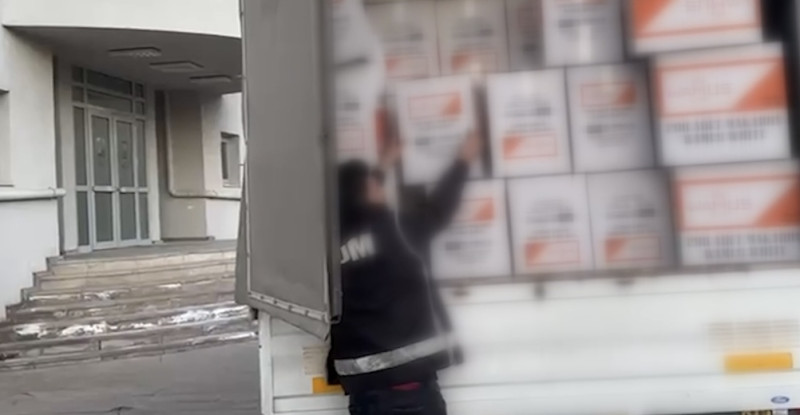 Adana’da kamyonette 2 milyon 350 bin makaron ele geçirildi