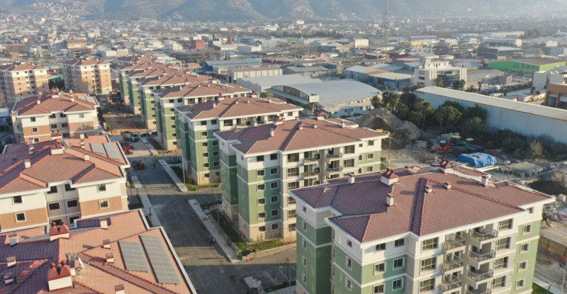 Kahramanmaraş, Hatay ve Osmaniye’de yıkılan bazı sitelerin yerinde depreme dayanıklı yeni binalar yükseldi