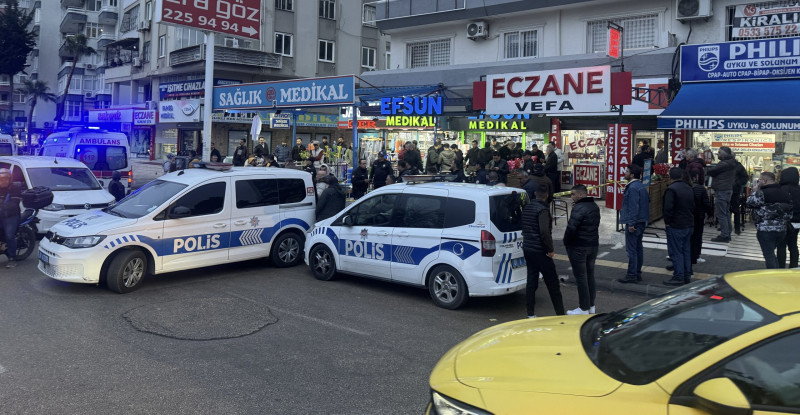 ADANA’DA BİR İŞ YERİNDE 3 KİŞİ SİLAHLA VURULARAK ÖLDÜRÜLDÜ