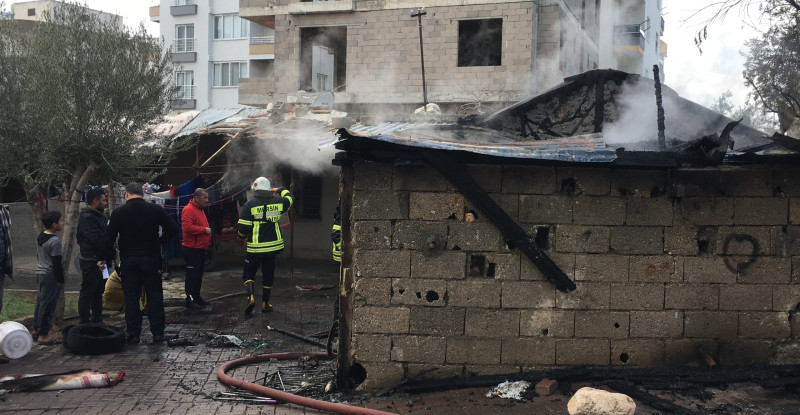 Erdemli’de evde çıkan yangın itfaiye ekiplerinin müdahalesiyle söndürüldü
