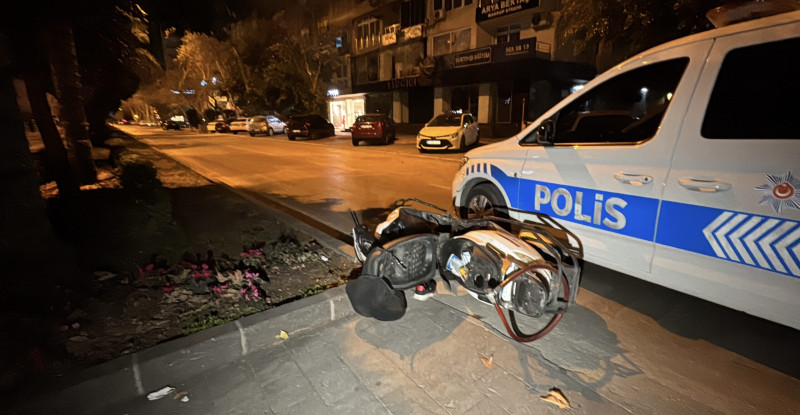 Adana’da motosikletle kaçmaya çalışan şüpheli kovalamaca sonucu yakalandı