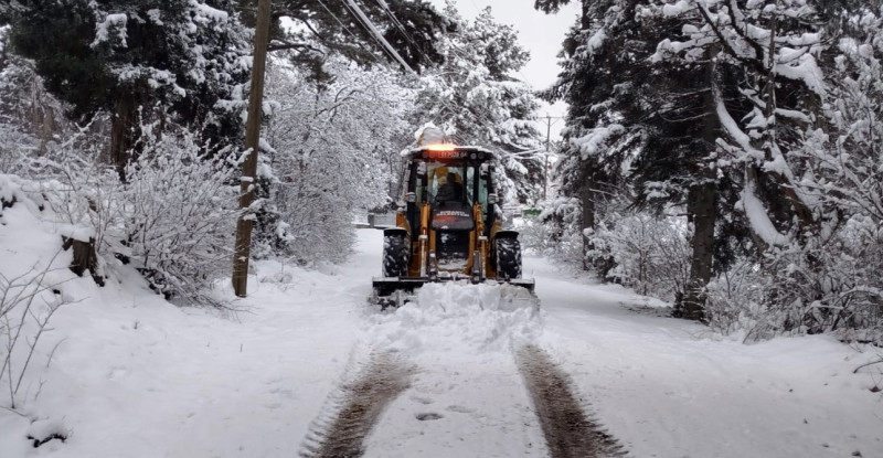 Adana ve Mersin’in yüksek kesimlerinde karla kaplanan yollar açılıyor