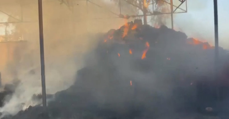 Adana’da samanlıkta çıkan yangın itfaiye ekiplerinin çalışması sonucu söndürüldü