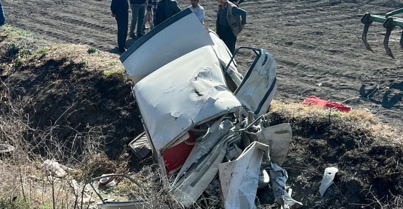 Osmaniye’de iki otomobilin çarpıştığı kazada 3 kişi öldü, 3 kişi yaralandı