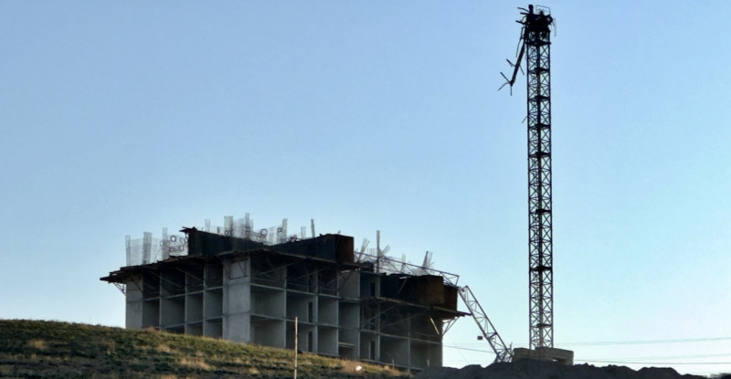 Osmaniye’de kule vincin kopması sonucu zemine düşen operatör hayatını kaybetti