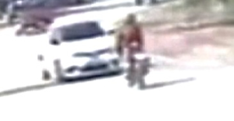 Hatay’da otomobil ile motosikletin çarpıştığı kaza güvenlik kamerasında