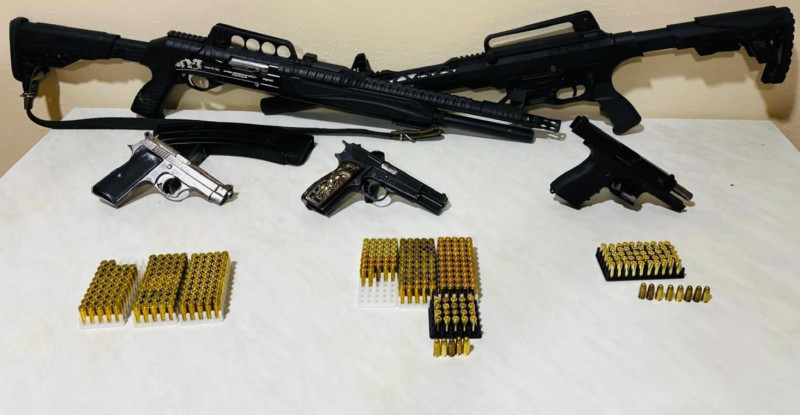 Adana’da bir evde 5 ruhsatsız silah ve 362 mermi ele geçirildi