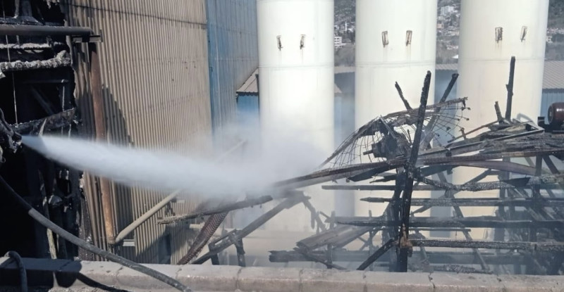Hatay’da fabrikada çıkan yangında hasar oluştu