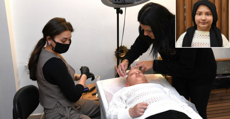 Osmaniye’de kaş, kirpik ve saçları dökülen küçük kızın tedavisini Belediye Başkanı İbrahim Çenet üstlendi