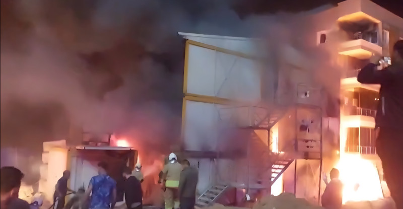 HATAY İSKENDERUN’DA ŞANTİYEDE KONTEYNER YANGINI: 2 İŞÇİ YARALANDI