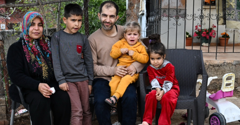 ADANA’DA BİYONİK KULAĞI ÇALINAN ÇOCUK BİR HAYIRSEVERİN YARDIMIYLA YENİ İŞİTME CİHAZINA KAVUŞTU