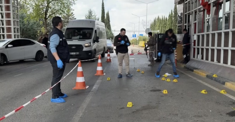 Gaziantep Havalimanı’nda çıkan arbedede 1’i polis 2 kişi yaralandı