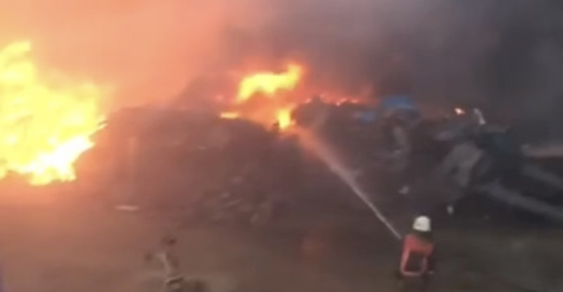 Hatay’da geri dönüşüm fabrikasında çıkan yangın söndürüldü