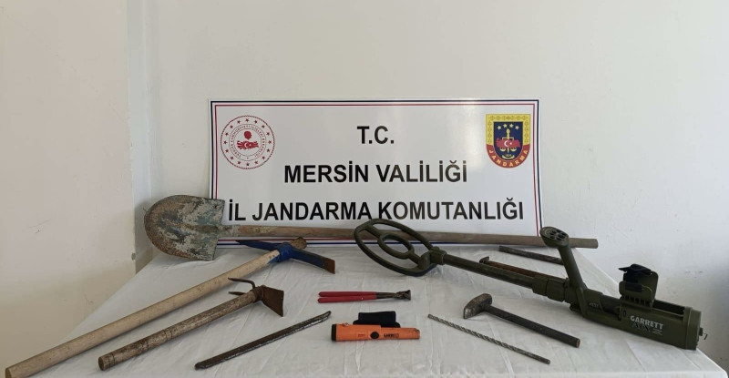 Mersin’de kaçak kazı yapan kişi suçüstü yakalandı