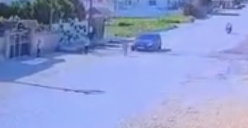 Hatay’da yolda top oynayan çocuğa otomobil çarptı