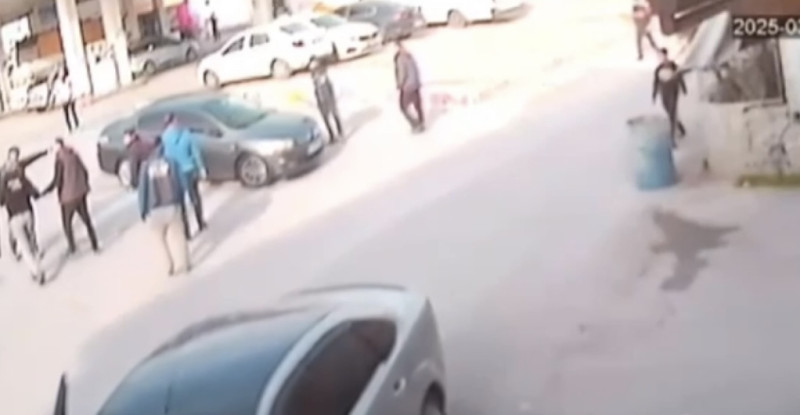 ADANA’DA TRAFİK KAZASI SONRASI ÇIKAN KAVGADA 1 KİŞİ ÖLDÜ, 2 KİŞİ YARALANDI